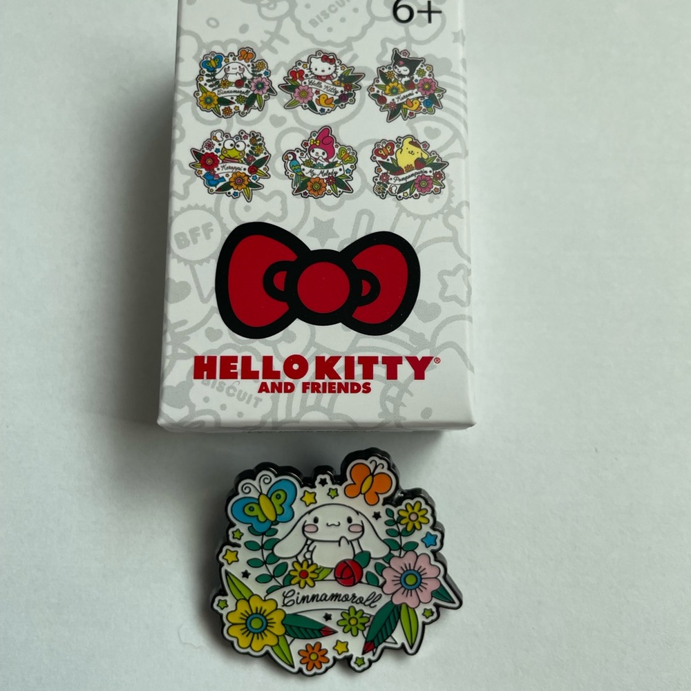 Loungefly Sanrio Hello Kitty & Friends Floral Tattoo Style Cinnamoroll Pin New